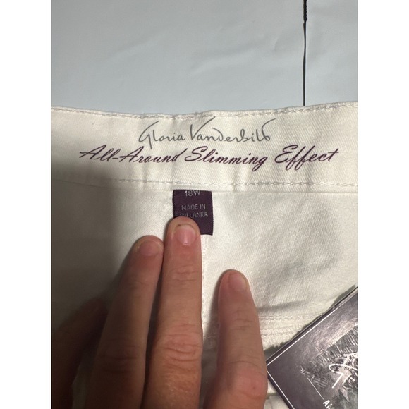 NWT Gloria Vanderbilt Amanda Bermuda Shorts 18W Plus Size White Classic Rise - Picture 4 of 6